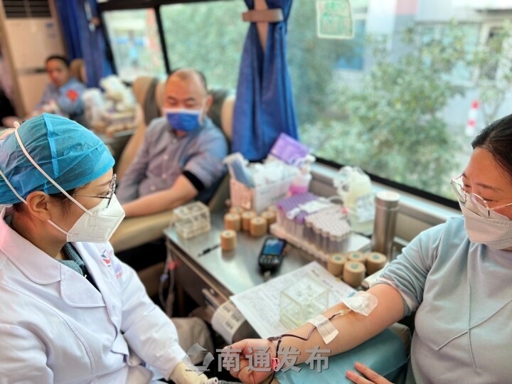 【南通发布】共计献血3万多毫升！缓解血液库存压力，williamhill中国官方网站组织职工爱心献血