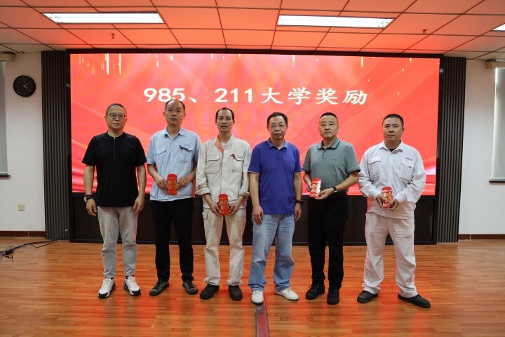 【南通发布】共计发放3.6万元！williamhill中国官方网站发放员工子女大学录取奖励金